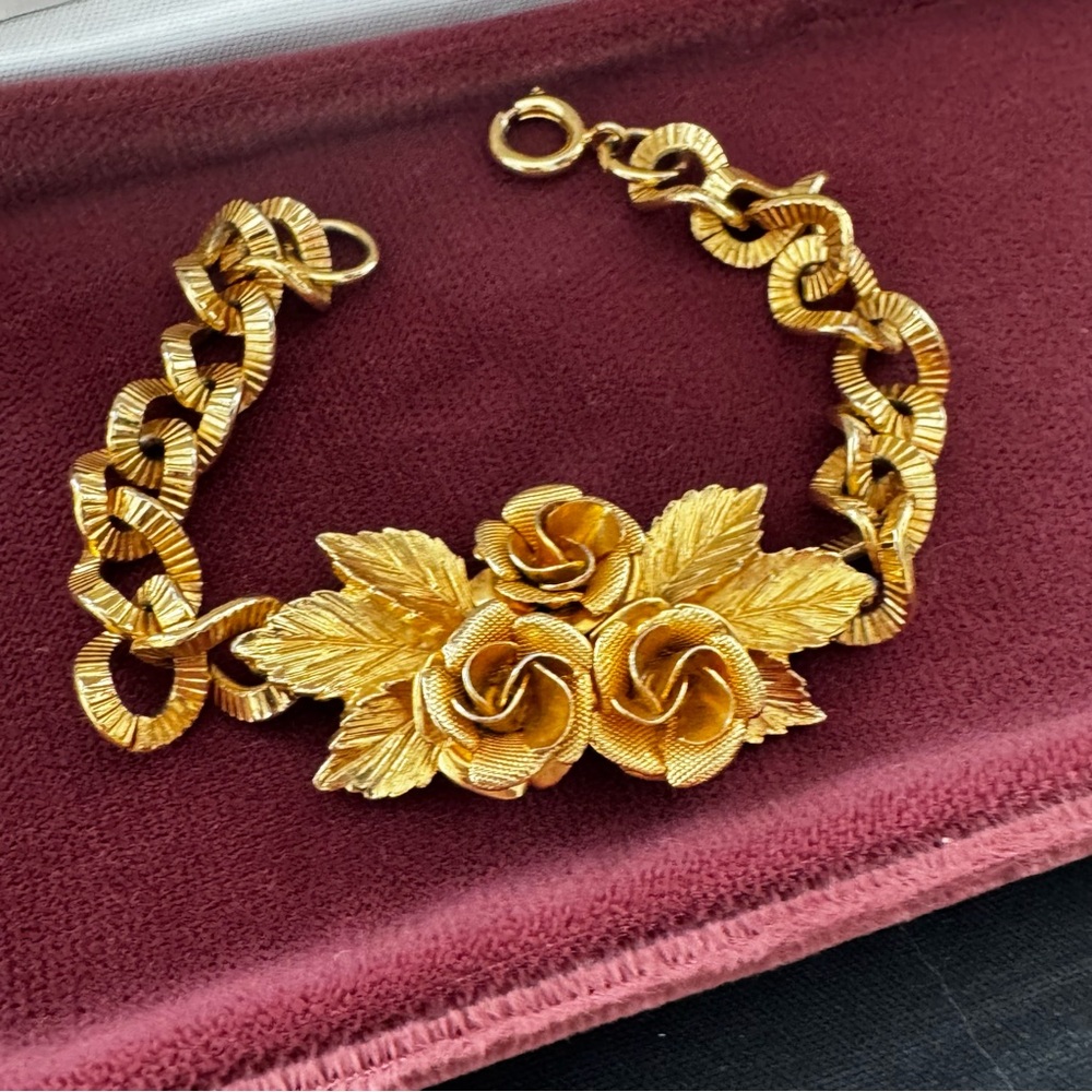 ✨Gorgeous Vintage Gold Rose Chain Bracelet
